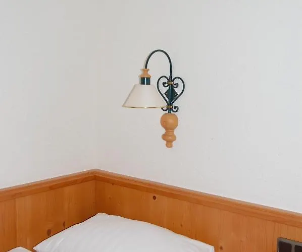 Отель Gruener Baum Bretzenheim