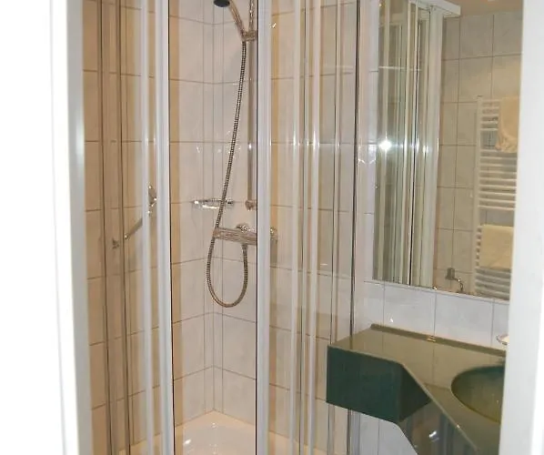 Gruener Baum Отель Bretzenheim