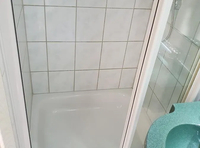 Отель Gruener Baum Bretzenheim